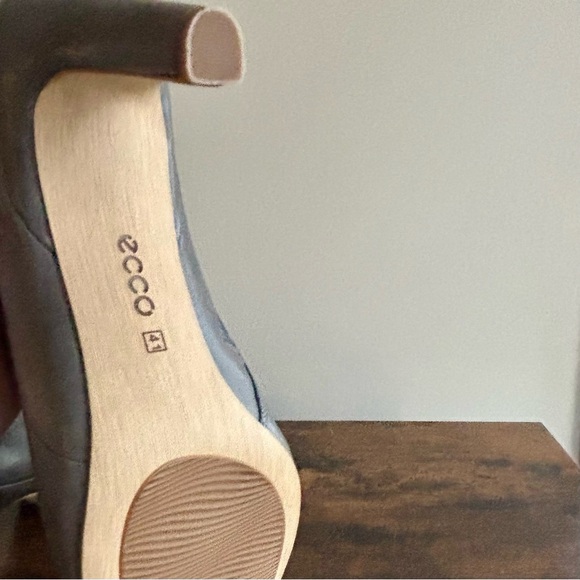 ecco| Chic Nephi Grey Leather Women's Heeled Buckle Strap 3” Booties Sz 41/7-7.5 - Picture 7 of 8